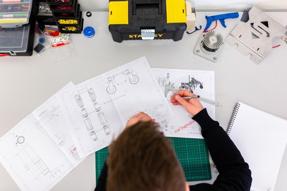 Komplette Elektroinstallation einer neuen Gewerbehalle
